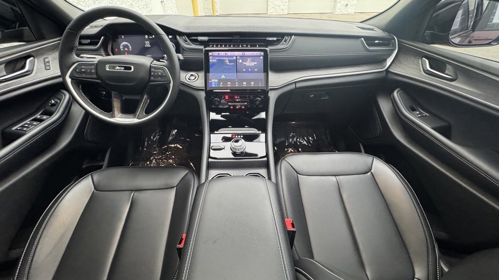 Used 2024 Jeep Grand Cherokee Limited image 14