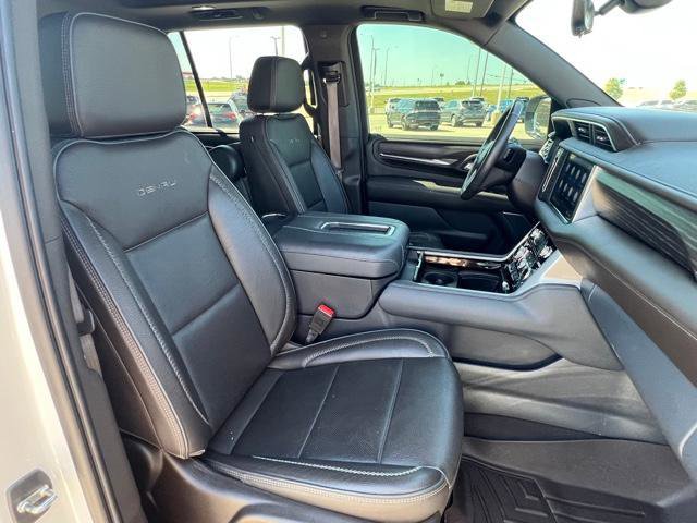 Used 2021 GMC Yukon Denali w/ Denali Premium Package image 14