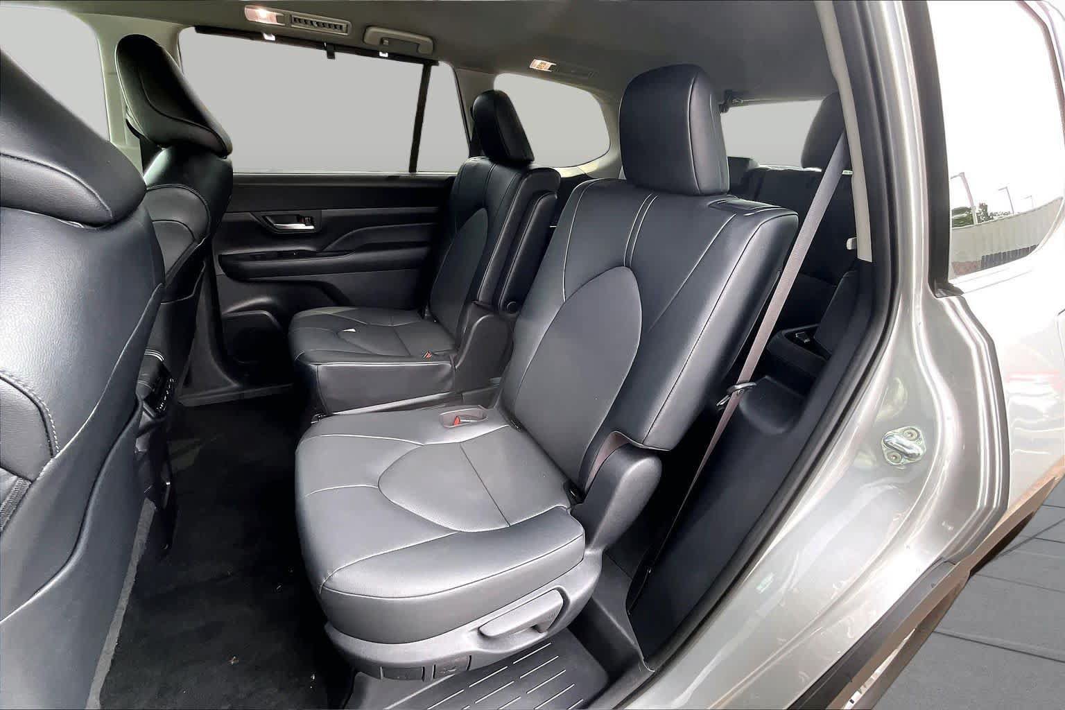 Used 2025 Toyota Grand Highlander AWD image 21