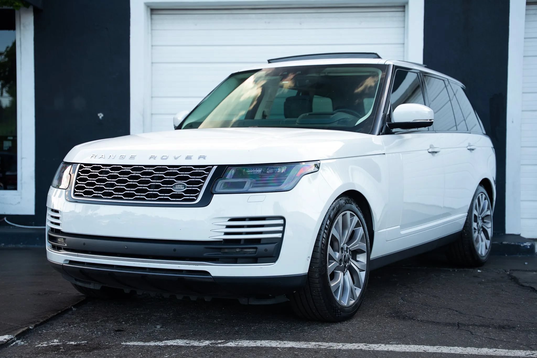Used 2018 Land Rover Range Rover Autobiography AWD/4WD image 3