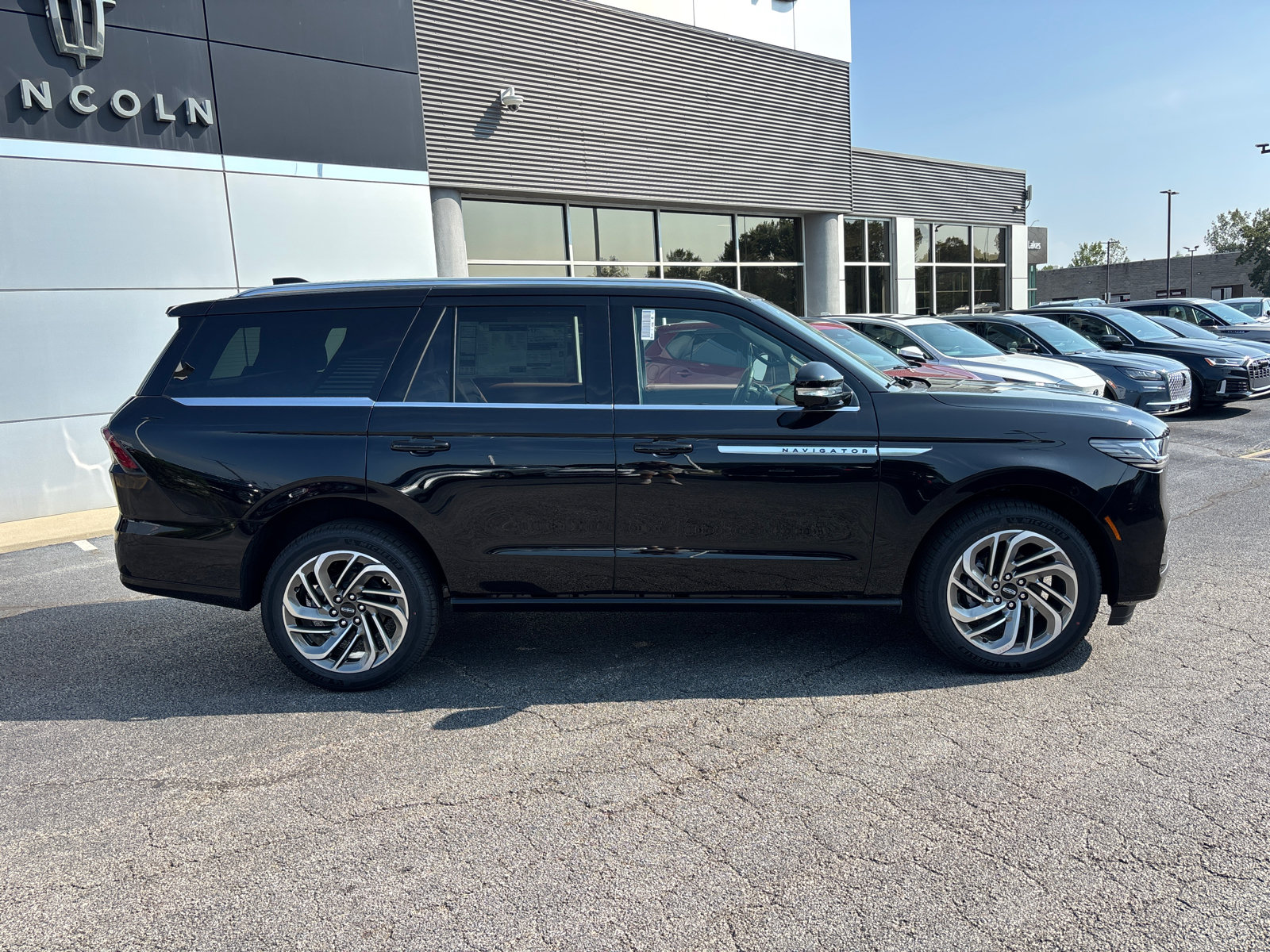 New 2027 Lincoln Navigator Reserve AWD/4WD image 8