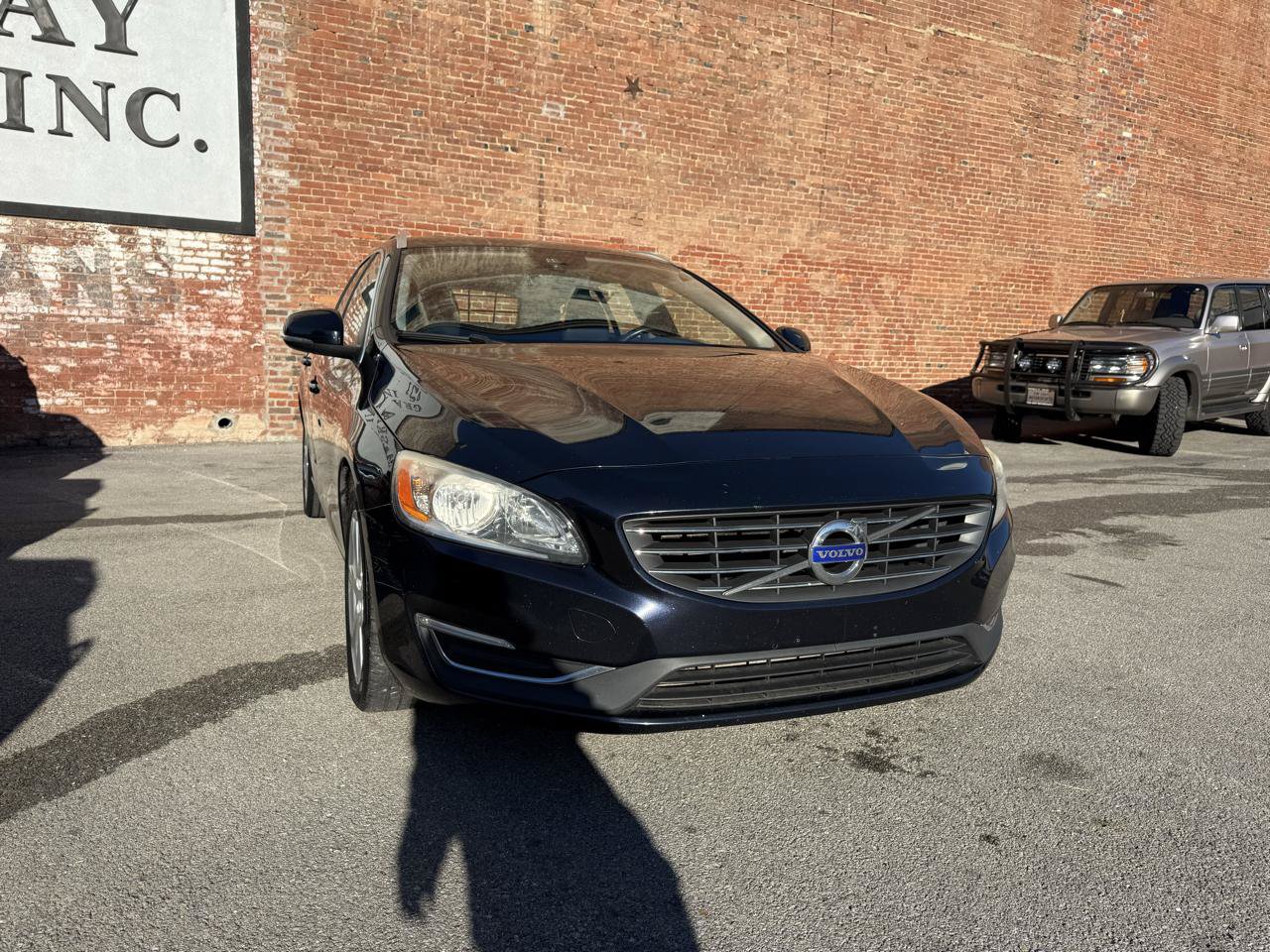 Used 2017 Volvo V60 T5 Premier w/ Convenience Package FWD image 2