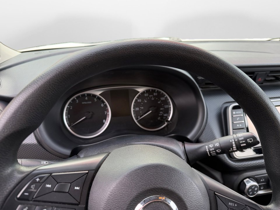 Used 2021 Nissan Kicks S image 11