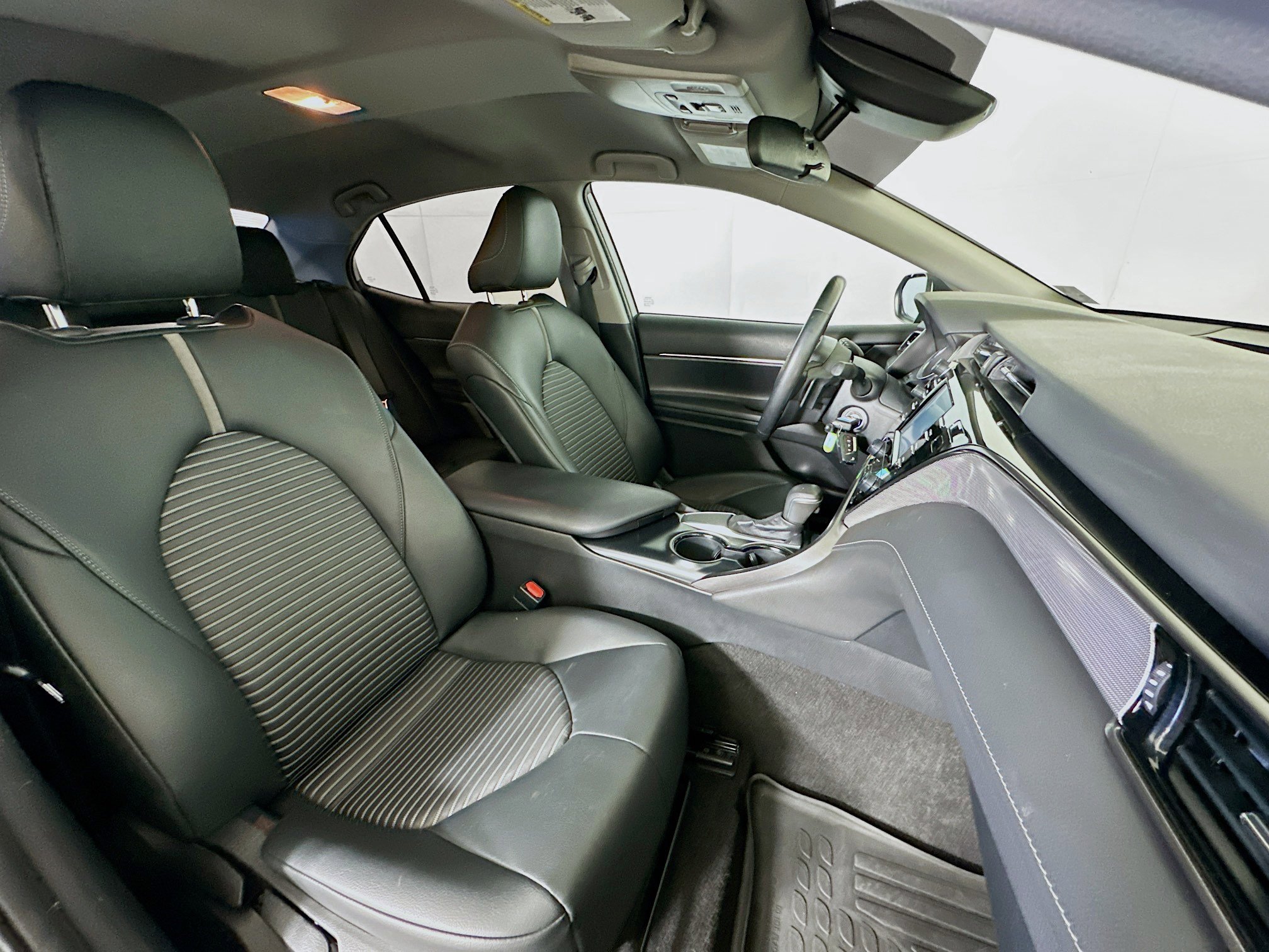 Used 2019 Toyota Camry SE image 28