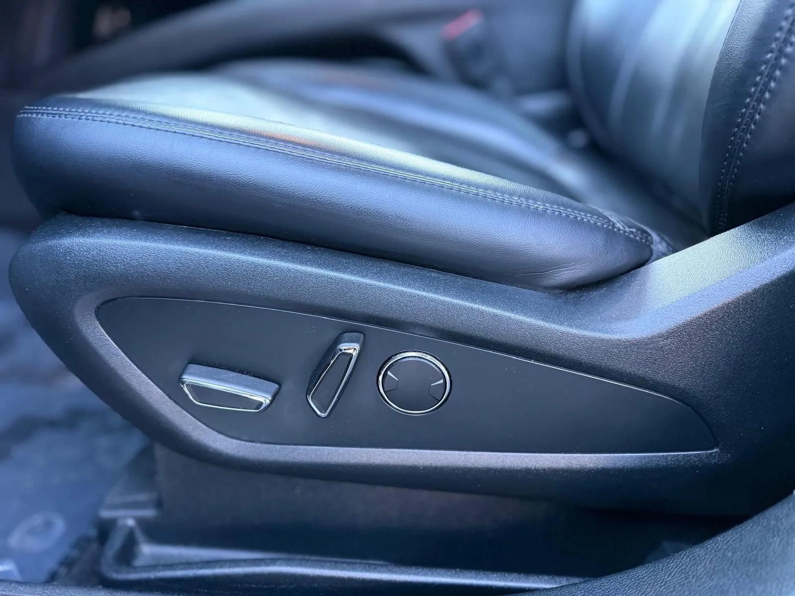 Used 2020 Lincoln Nautilus Reserve image 10