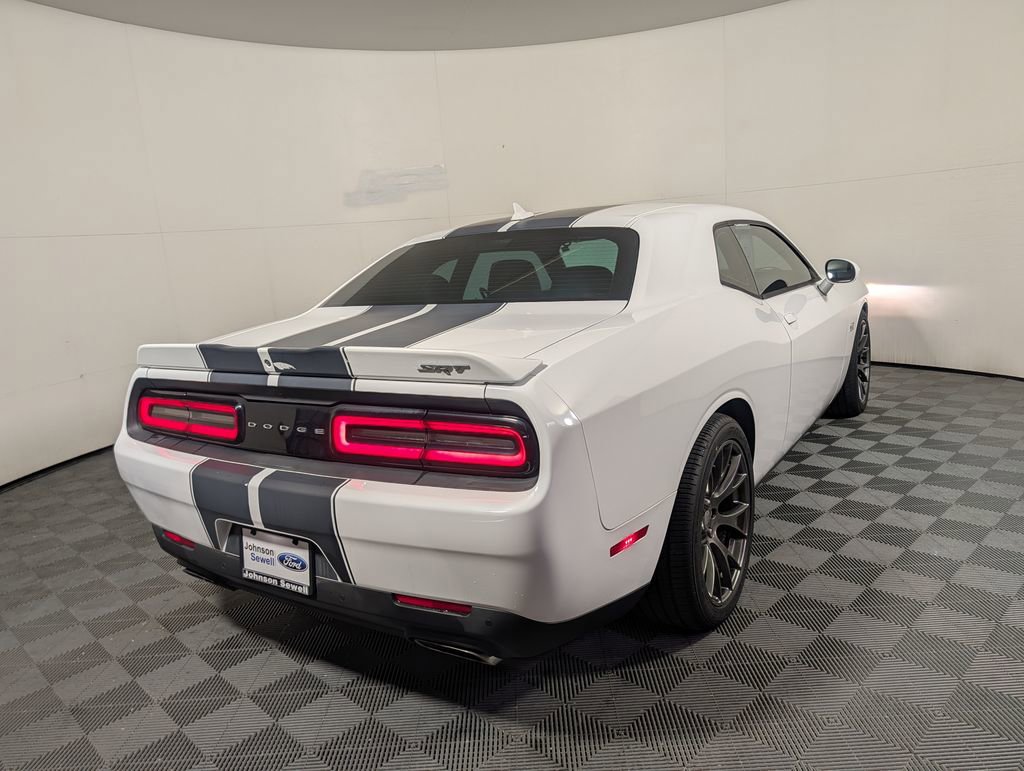 Used 2015 Dodge Challenger SRT w/ Technology Group image 4