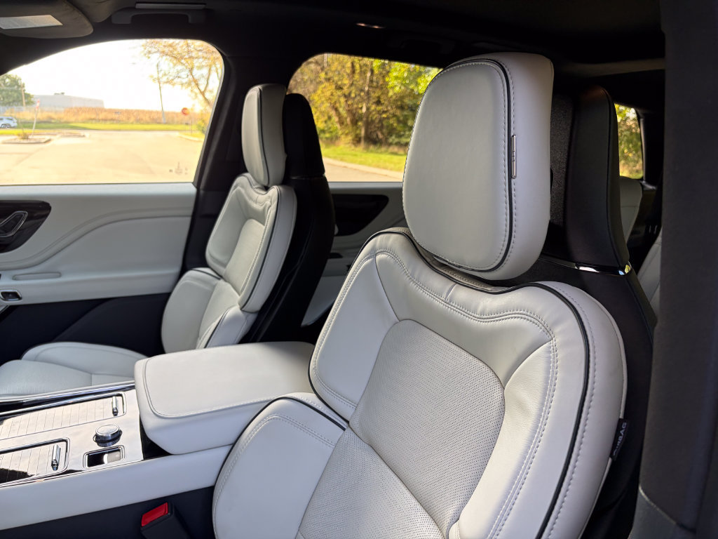 New 2026 Lincoln Aviator Black Label w/ Dynamic Handling Package AWD/4WD image 12