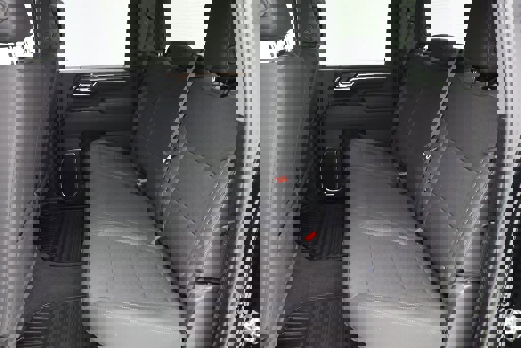 Used 2025 Chevrolet Silverado 2500 LT w/ Convenience Package image 7