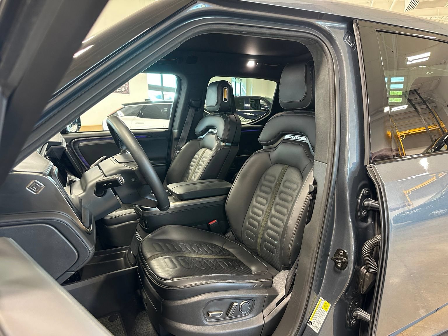 Used 2023 Rivian R1T Adventure AWD/4WD image 13