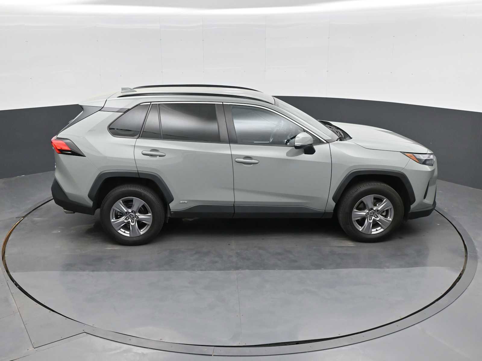 Used 2022 Toyota RAV4 XLE w/ XLE Grade Weather Package AWD/4WD image 20