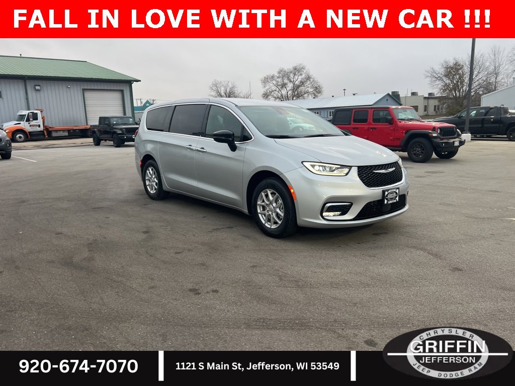New 2026 Chrysler Pacifica Select image 5
