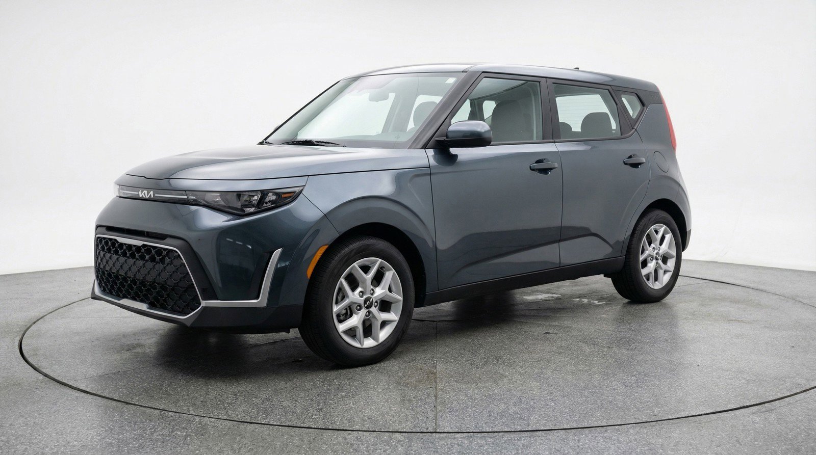 Used 2025 Kia Soul LX w/ LX Technology Package image 3