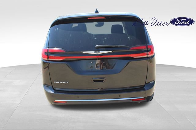 Used 2023 Chrysler Pacifica Touring-L FWD image 6