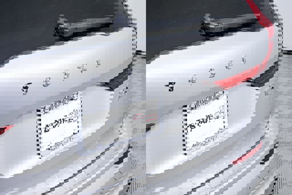 Certified 2024 Volvo XC60 B5 Core w/ Protection Package Premier AWD/4WD image 37