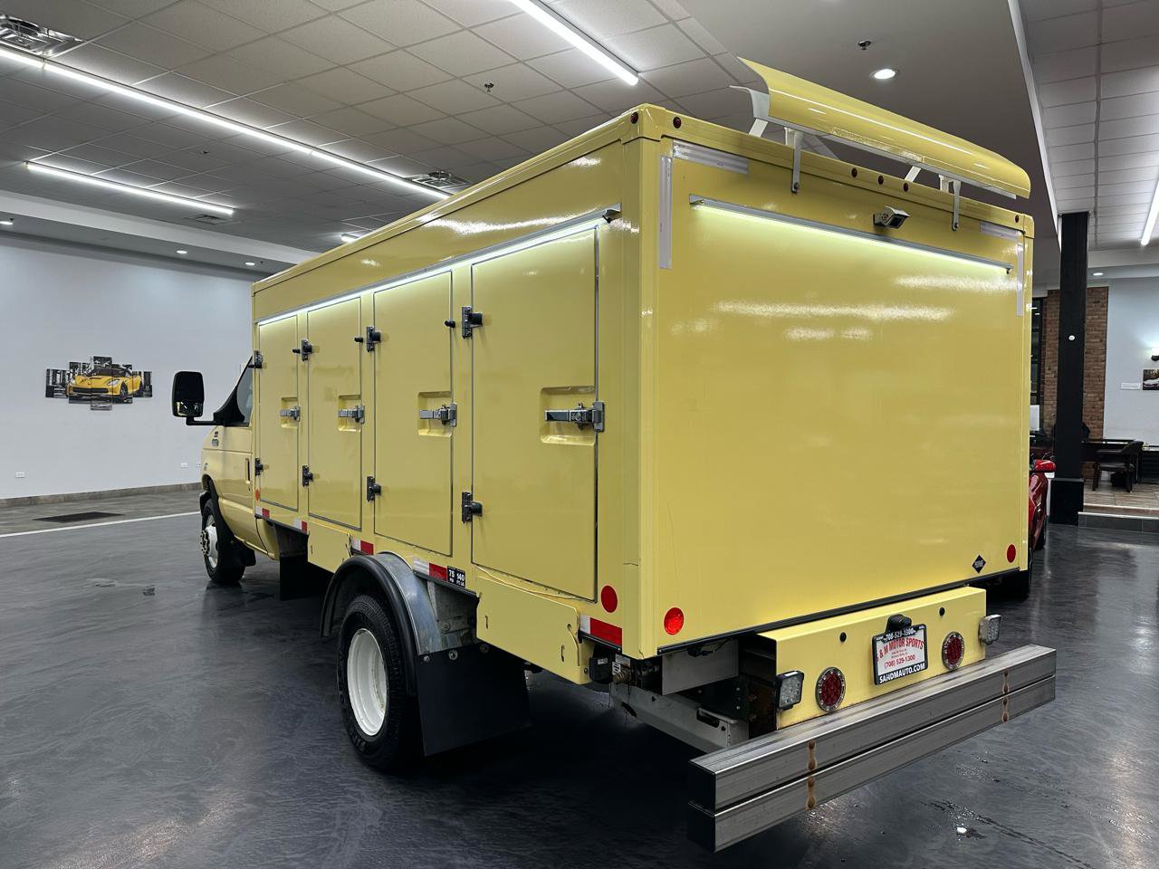 Used 2022 Ford E-450 and Econoline 450 Super Duty RWD image 7