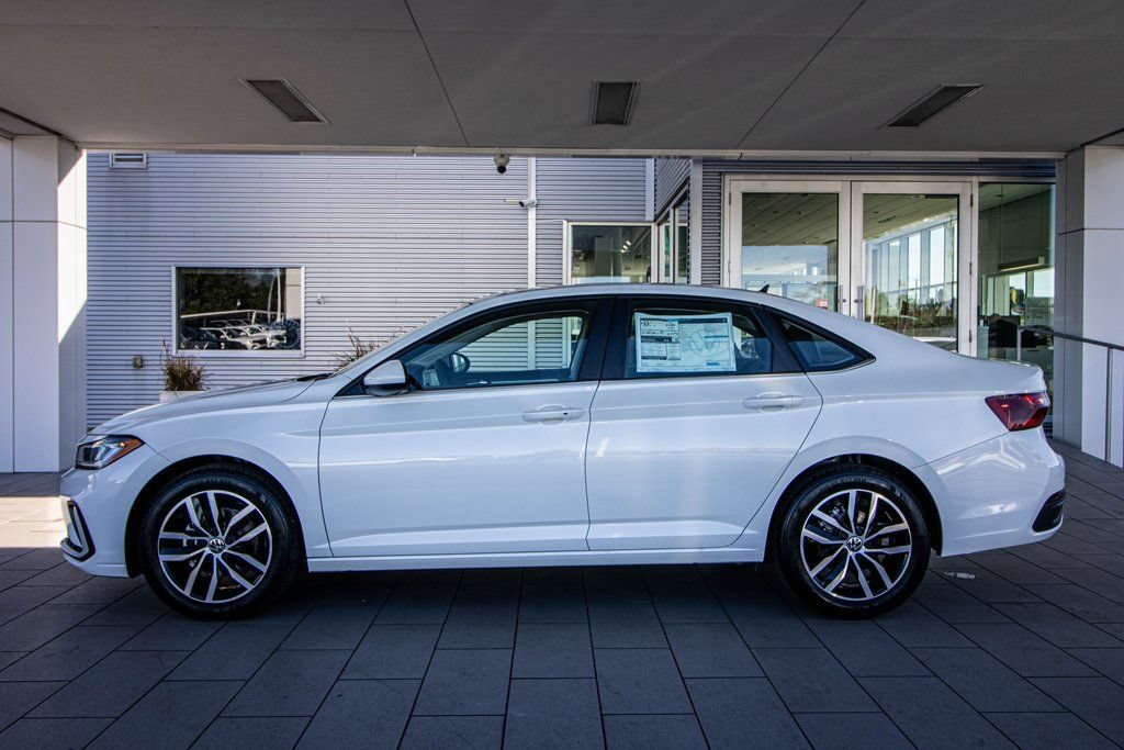 New 2026 Volkswagen Jetta SE FWD image 12
