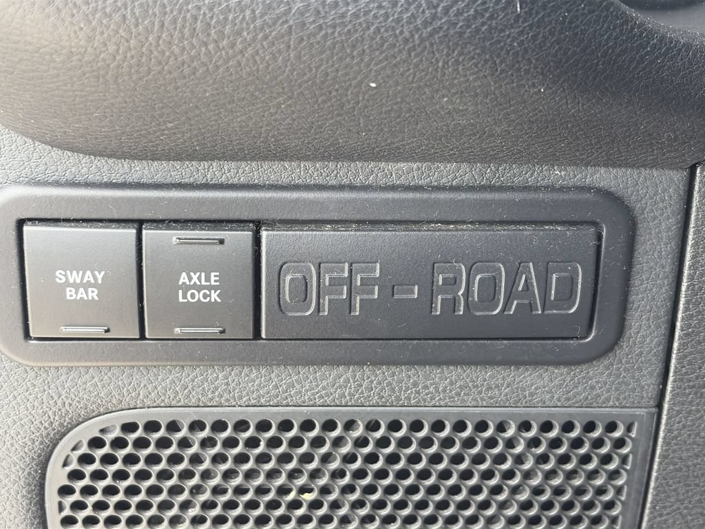 Used 2018 Jeep Wrangler Unlimited Rubicon w/ Connectivity Group AWD/4WD image 12