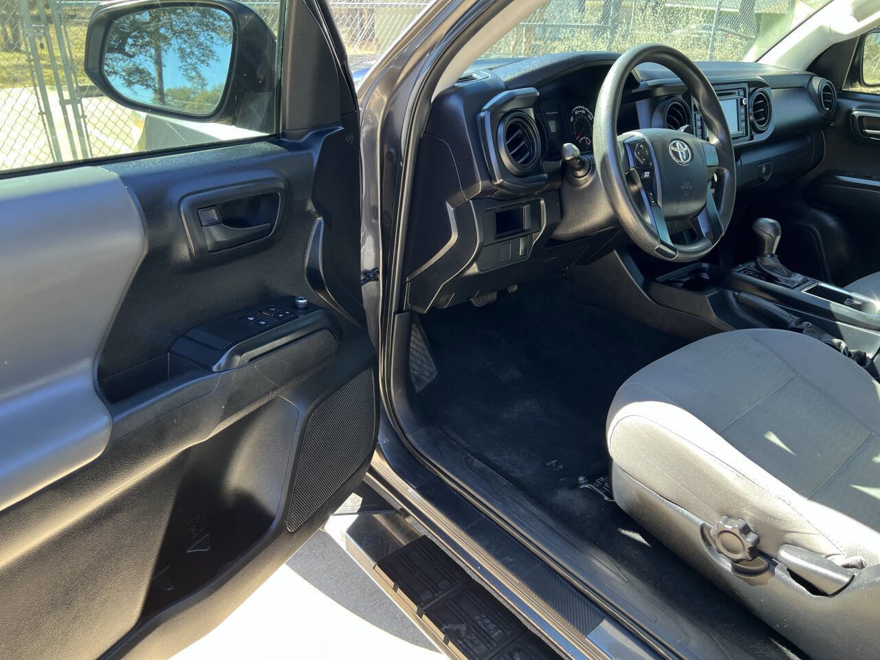 Used 2017 Toyota Tacoma SR image 17