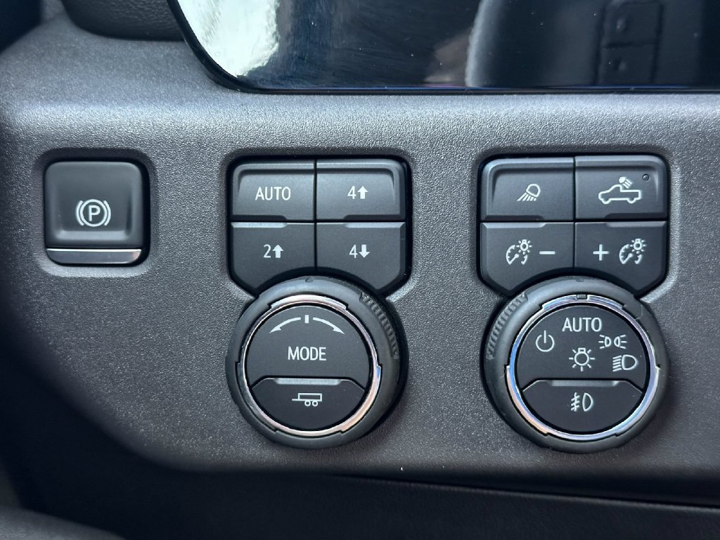 Used 2025 Chevrolet Silverado 1500 LT Trail Boss w/ LT Trail Boss Premium Package AWD/4WD image 35