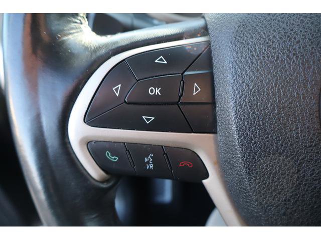 Used 2016 Jeep Cherokee Latitude w/ Cold Weather Group image 12