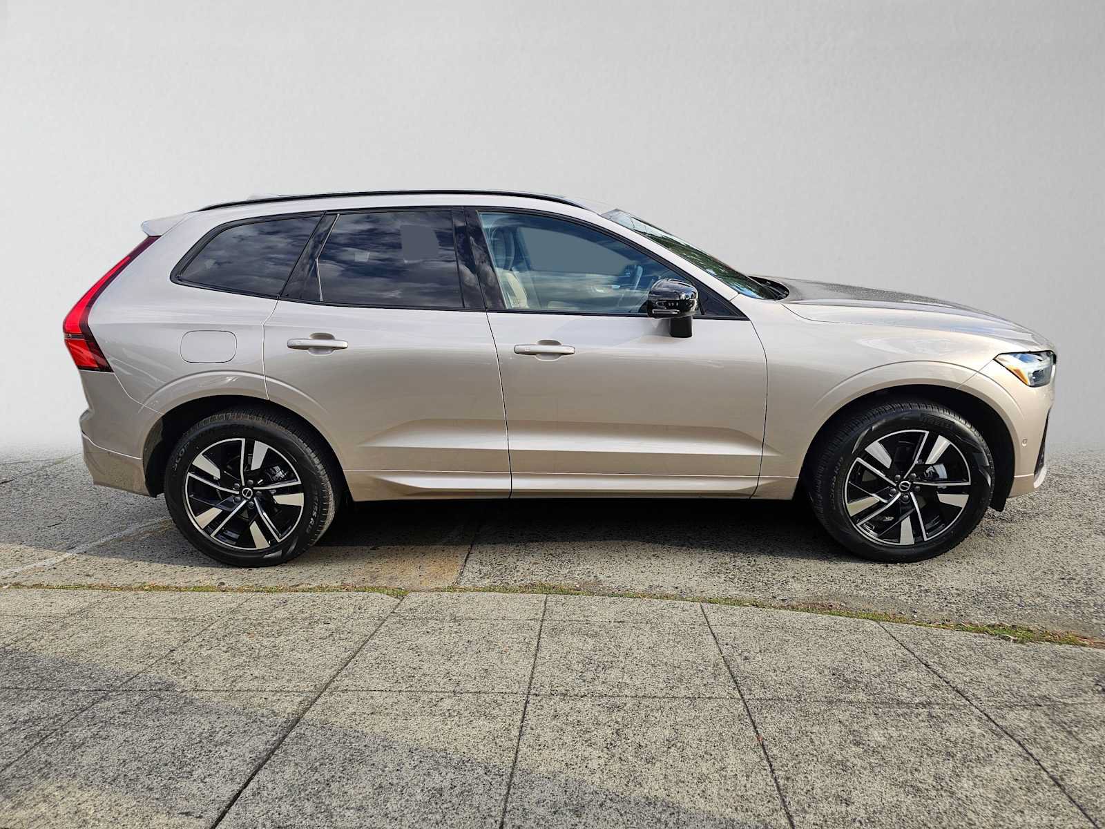 Used 2026 Volvo XC60 B5 Plus w/ Protection Package Premier AWD/4WD image 2