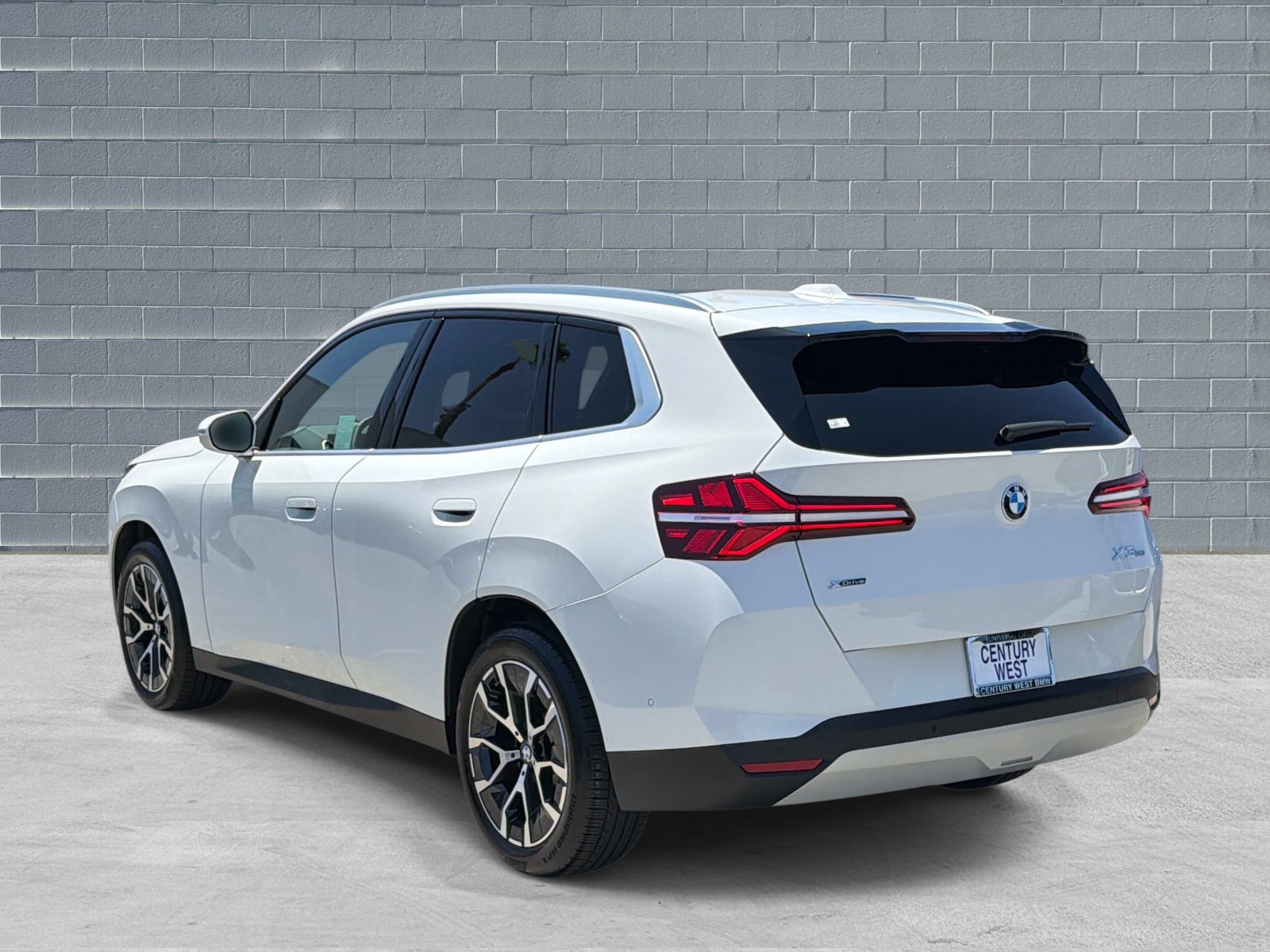 Used 2025 BMW X3 xDrive30i w/ Convenience Package AWD/4WD image 3