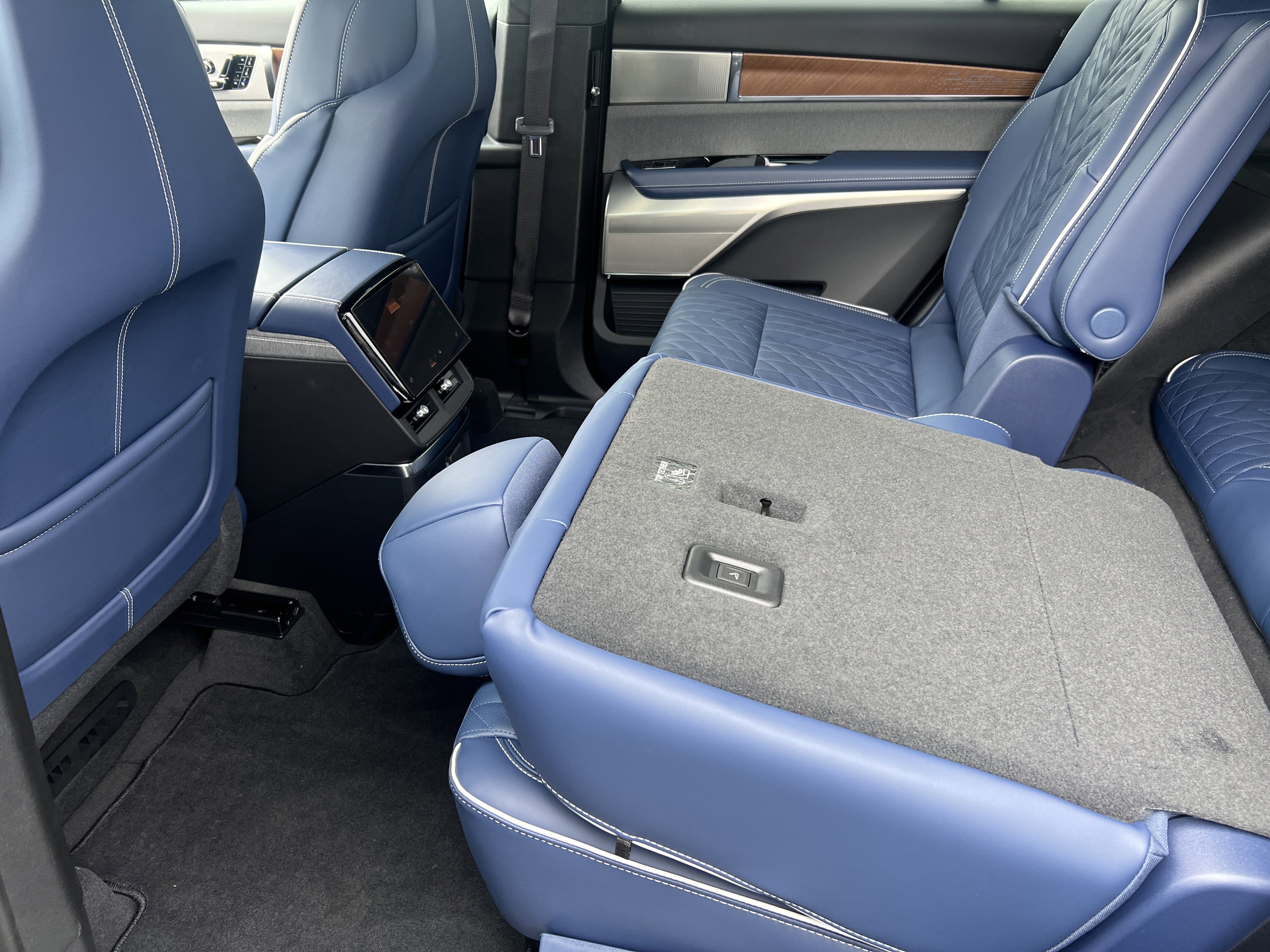 New 2026 Cadillac Vistiq Premium Luxury image 19