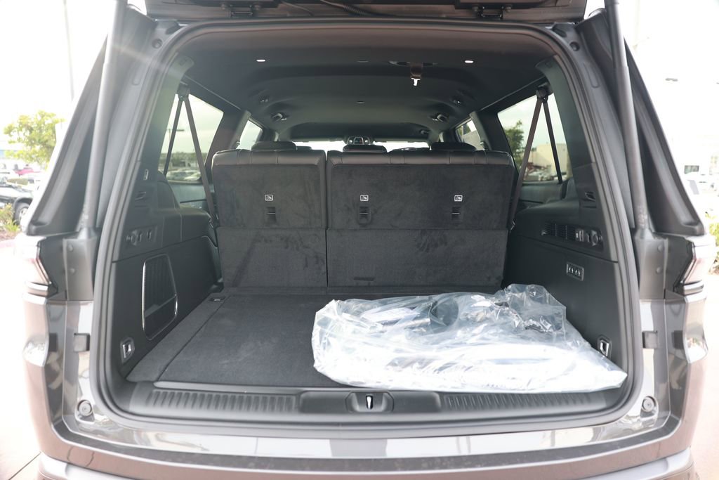 New 2026 Jeep Grand Wagoneer L 2WD w/ 8-Passenger Seating Package image 34