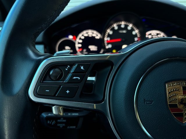 Certified 2022 Porsche Cayenne Platinum Edition image 16