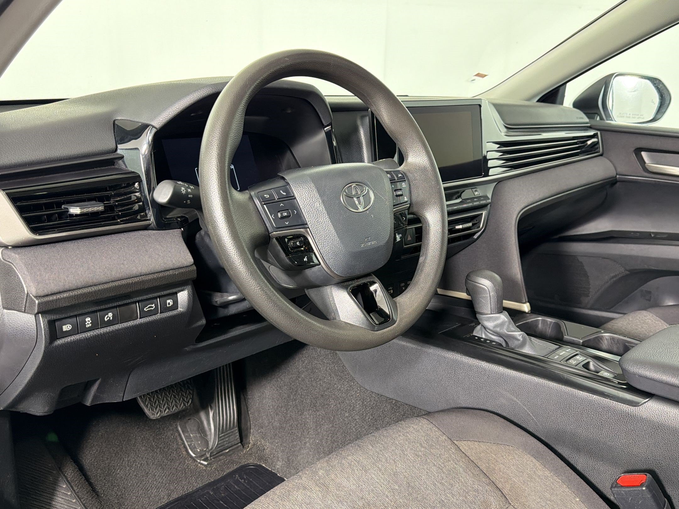 Used 2025 Toyota Camry LE FWD image 3