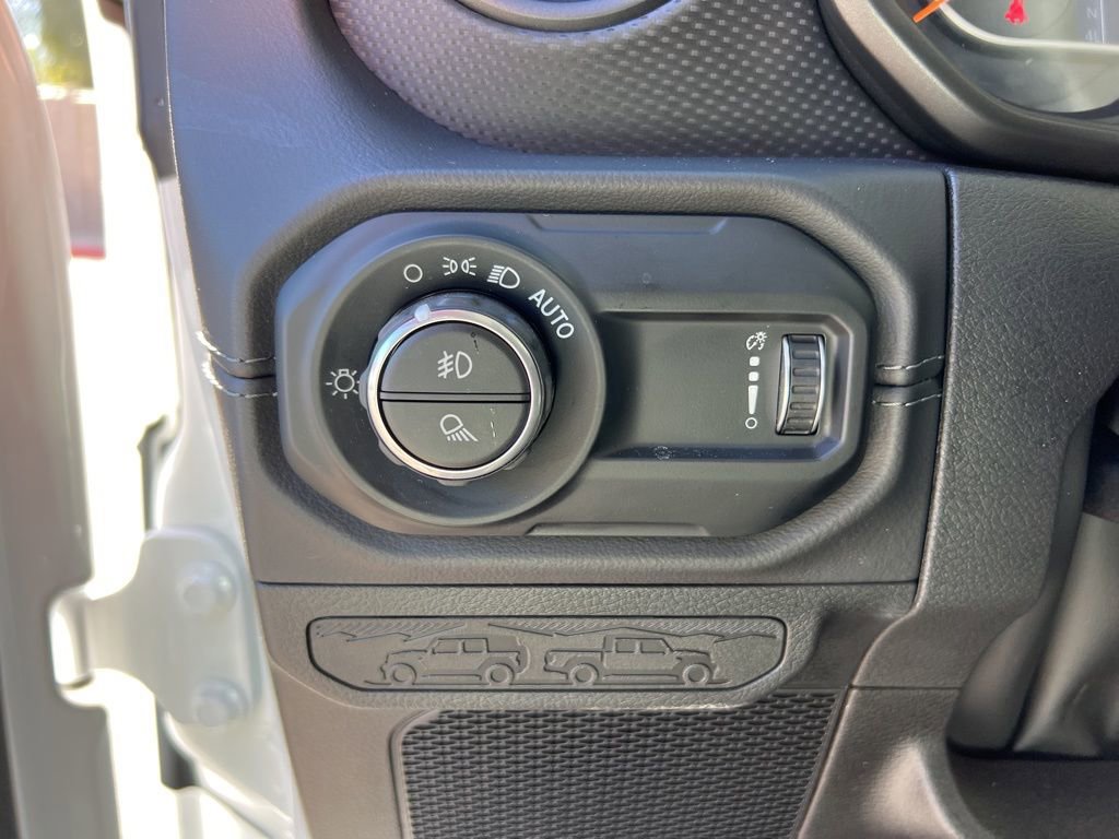 Certified 2025 Jeep Gladiator Rubicon w/ Convenience Group image 11