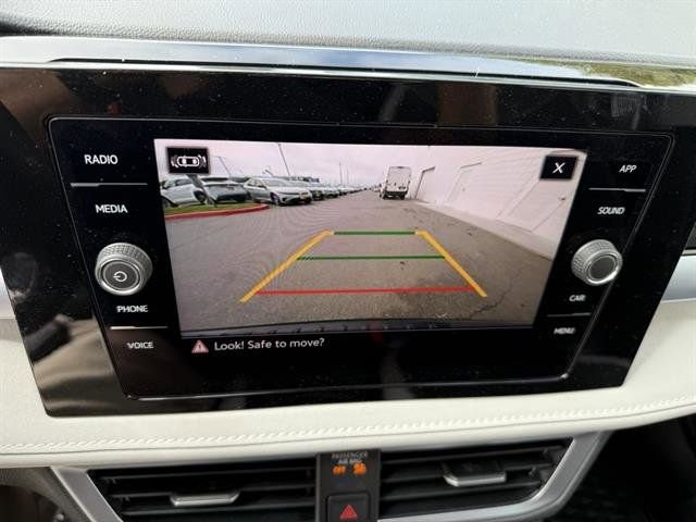 New 2025 Volkswagen Taos SE image 24