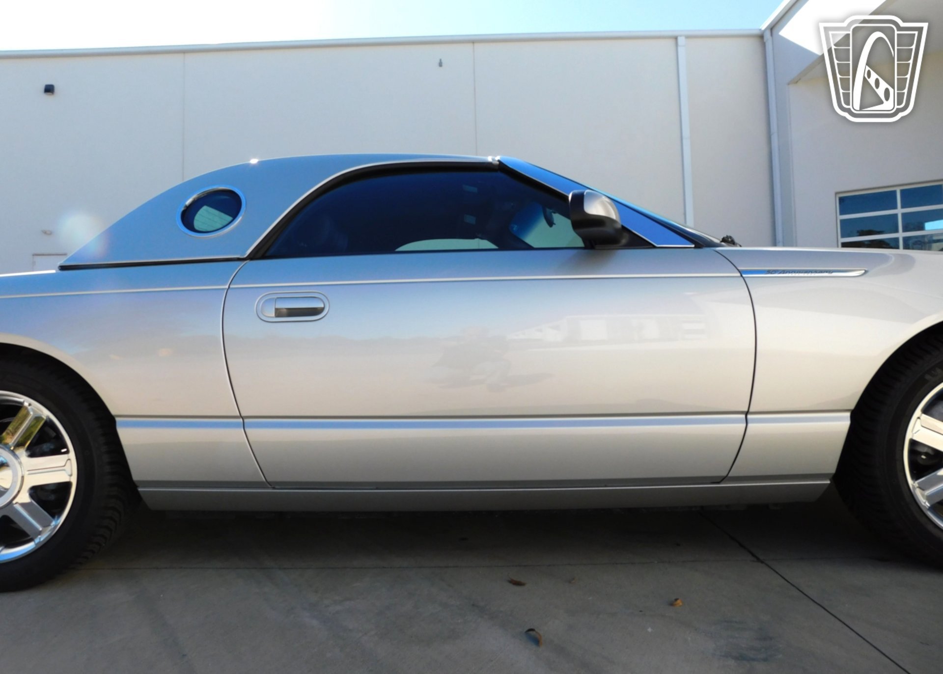 Used 2005 Ford Thunderbird image 31