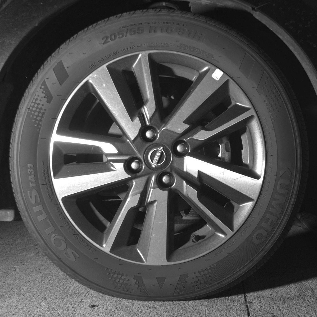 Used 2025 Nissan Versa SV image 13