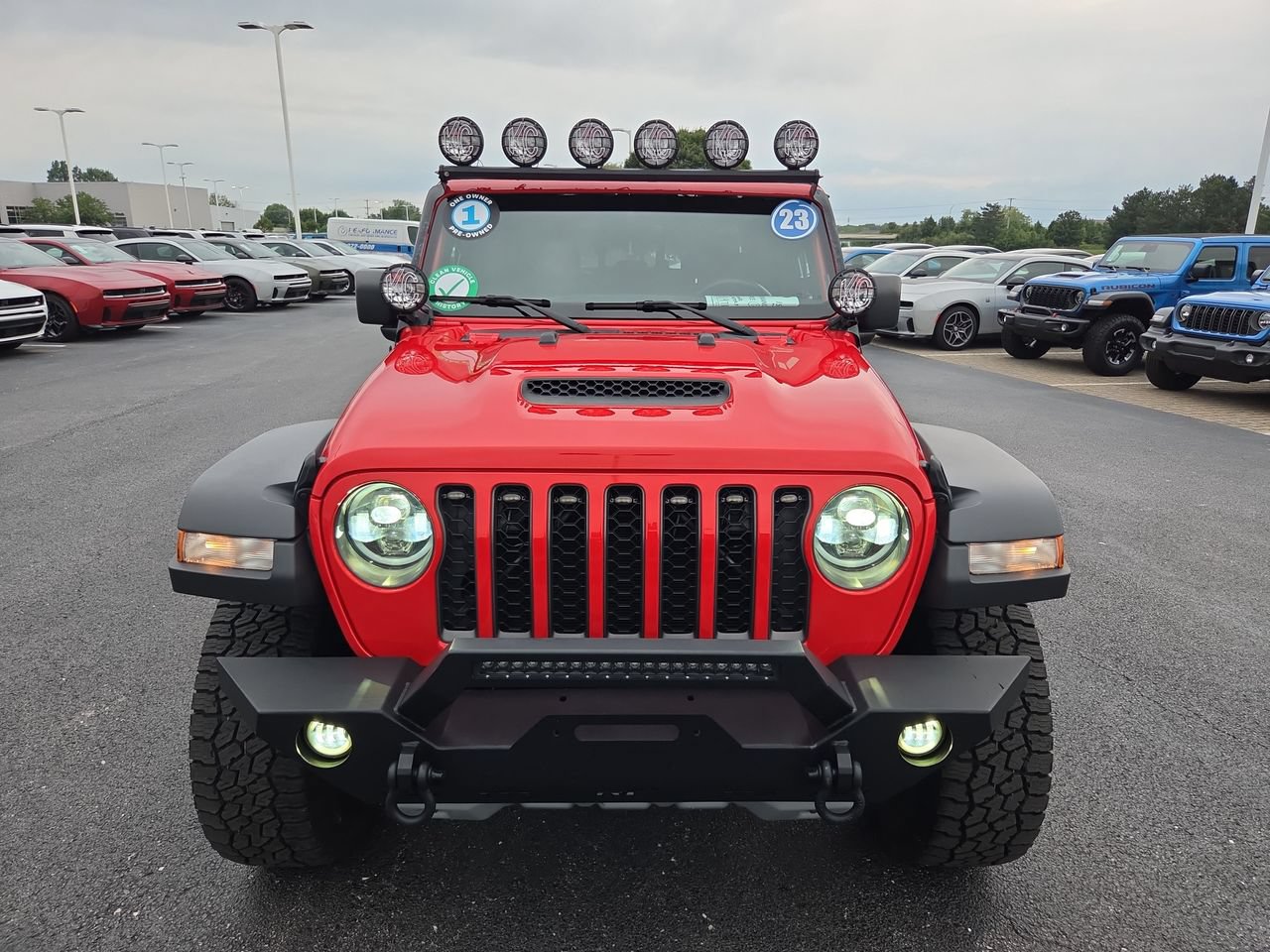 Used 2023 Jeep Gladiator Mojave AWD/4WD image 2