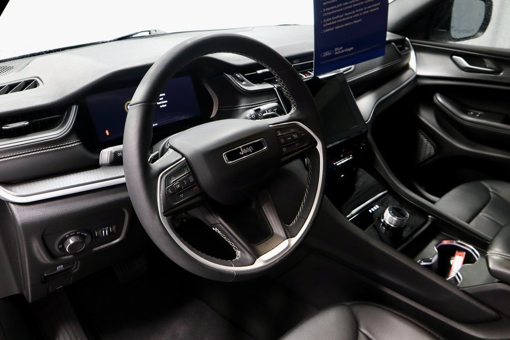 Used 2025 Jeep Grand Cherokee L Laredo w/ Luxury Tech Group I image 28