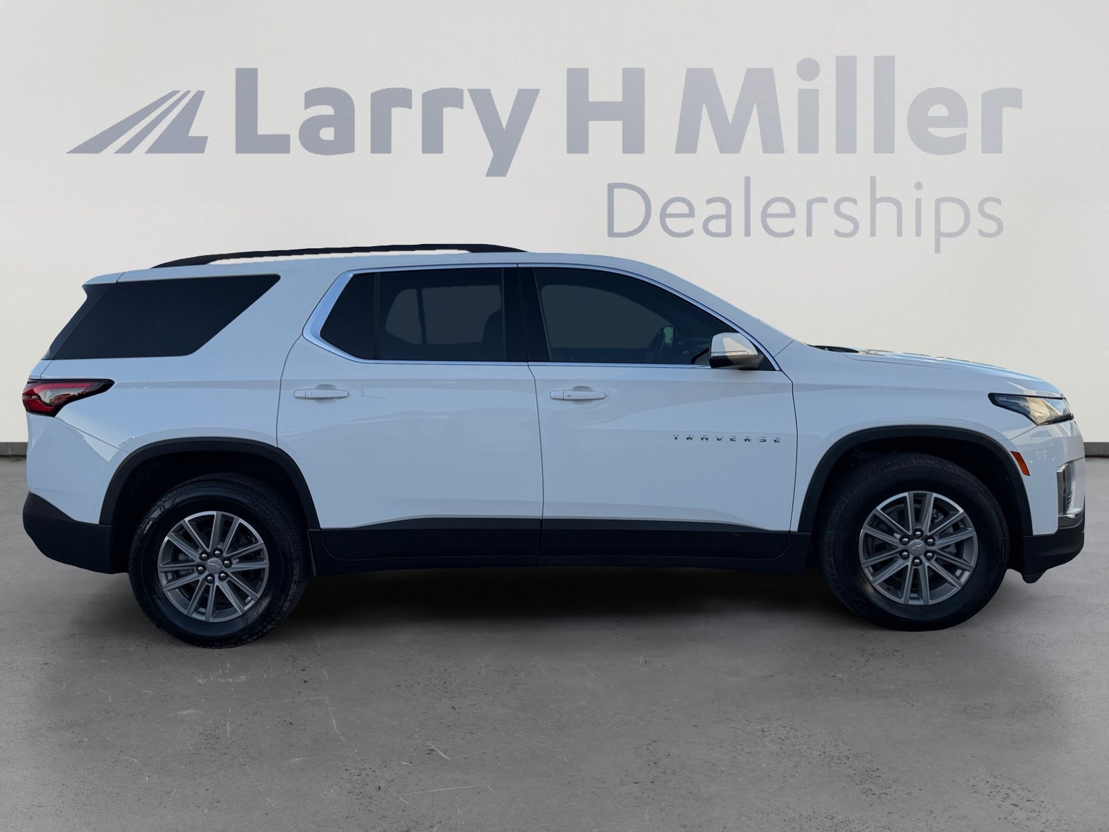 Used 2022 Chevrolet Traverse LT FWD image 6