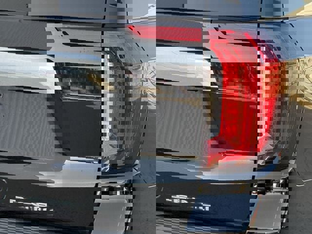 Used 2022 GMC Yukon XL Denali image 7