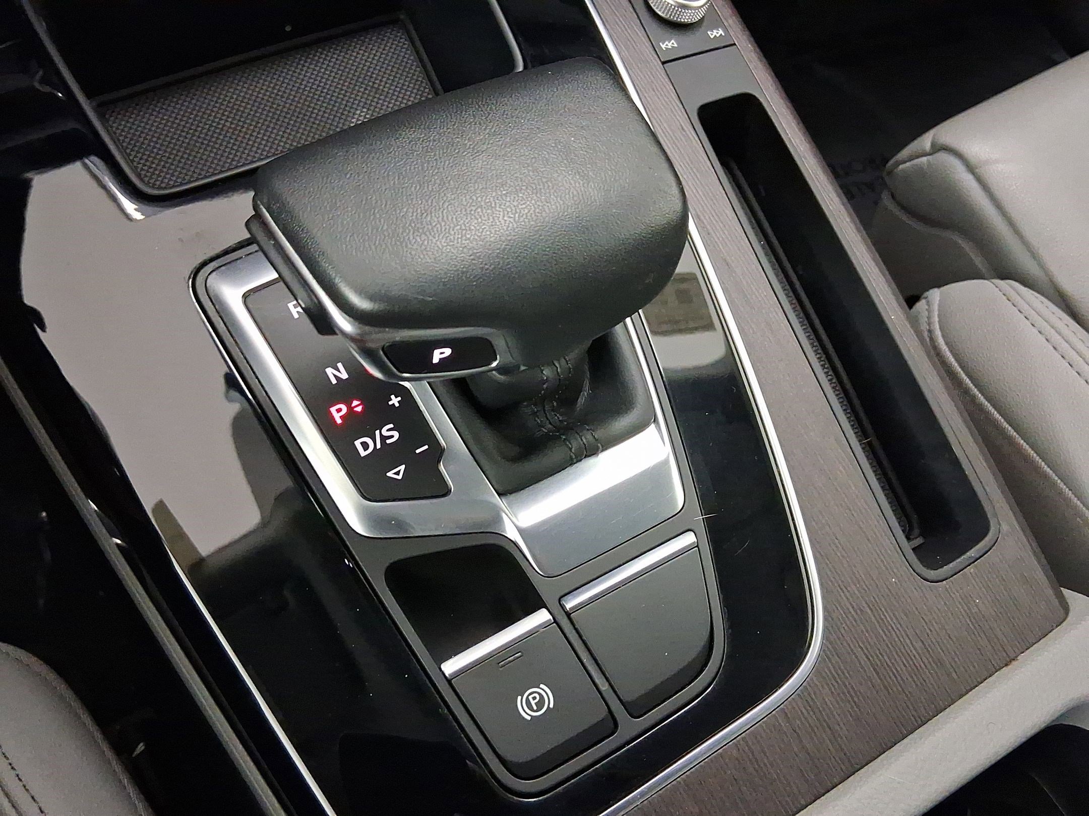 Used 2022 Audi Q5 e Premium w/ Convenience Package image 15