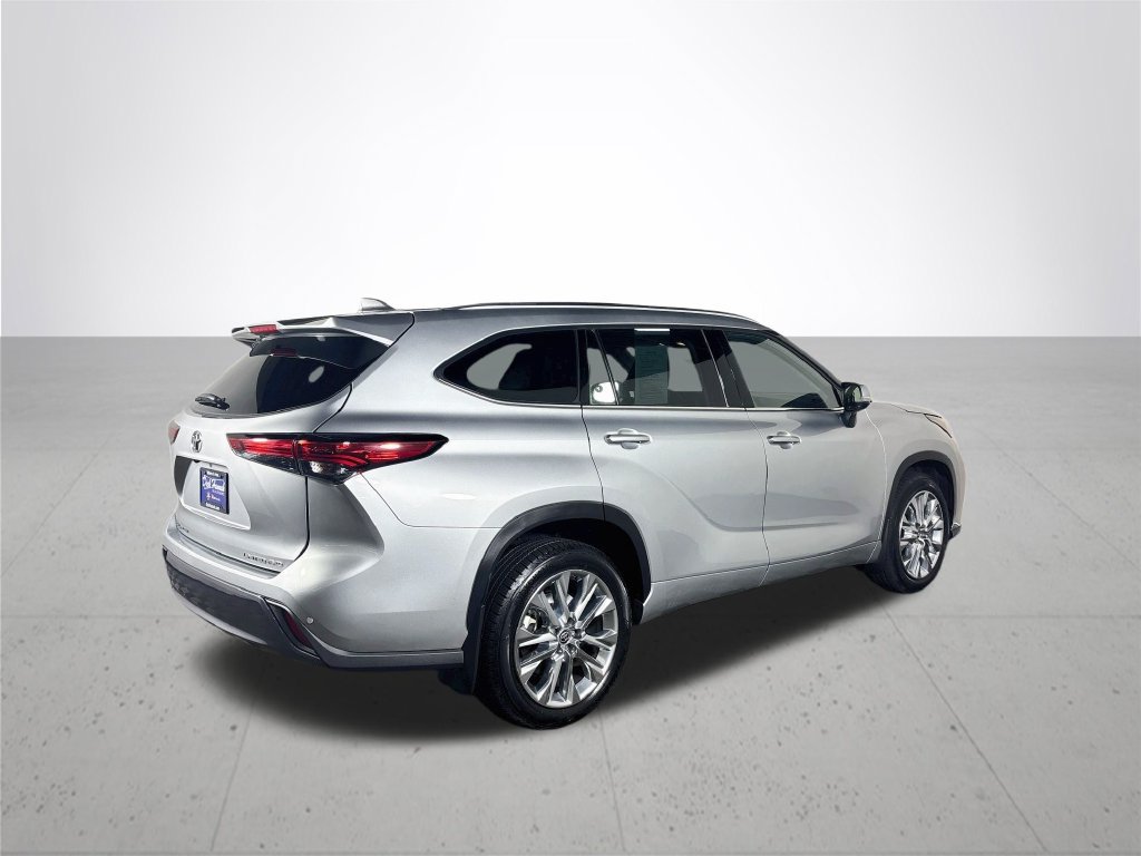 Used 2023 Toyota Highlander Limited AWD/4WD image 6
