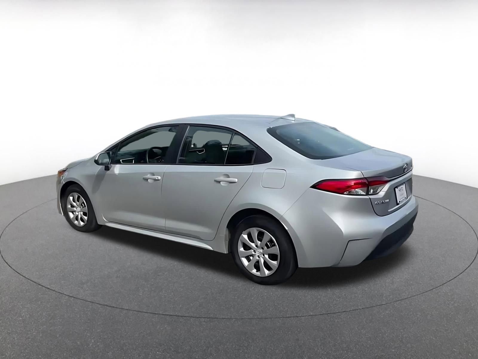Used 2025 Toyota Corolla LE FWD image 10