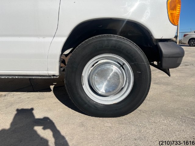 Used 2006 Ford E-350 and Econoline 350 Super Duty RWD image 35