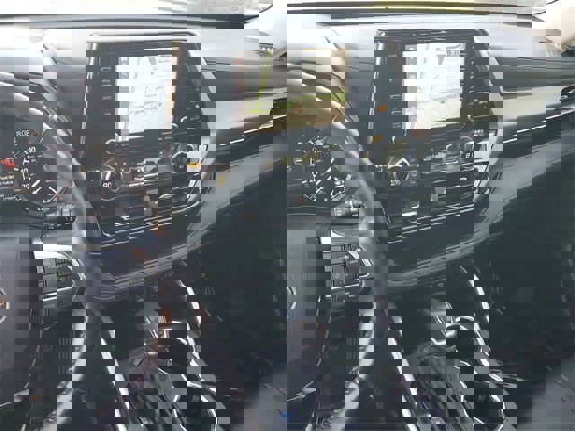 Used 2020 Toyota Highlander XLE image 24