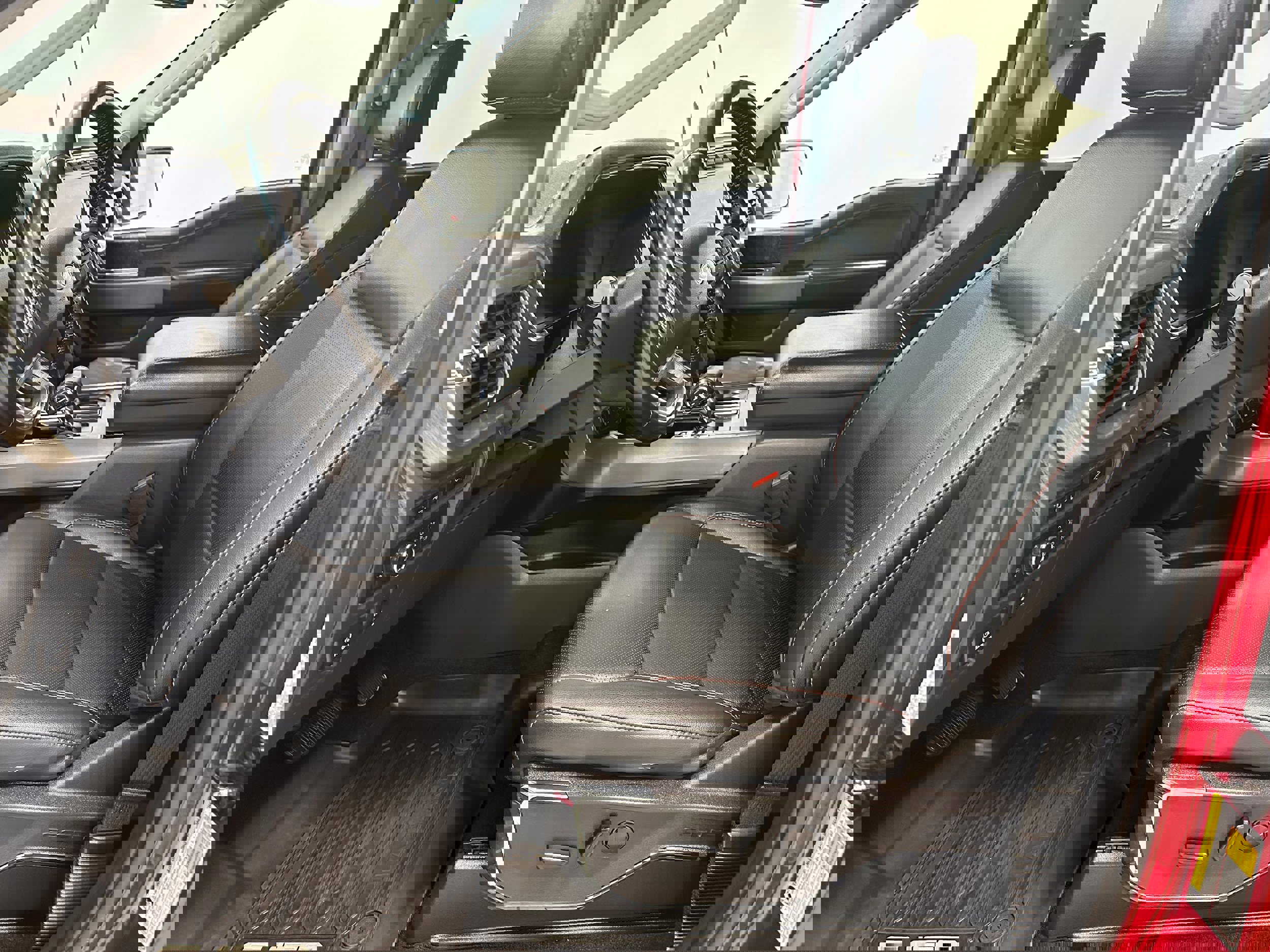 Used 2022 Ford F150 Lariat image 11