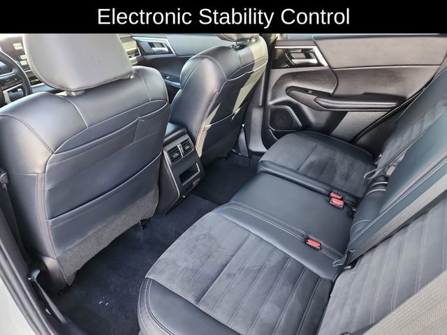 Used 2024 Mitsubishi Outlander SE image 25