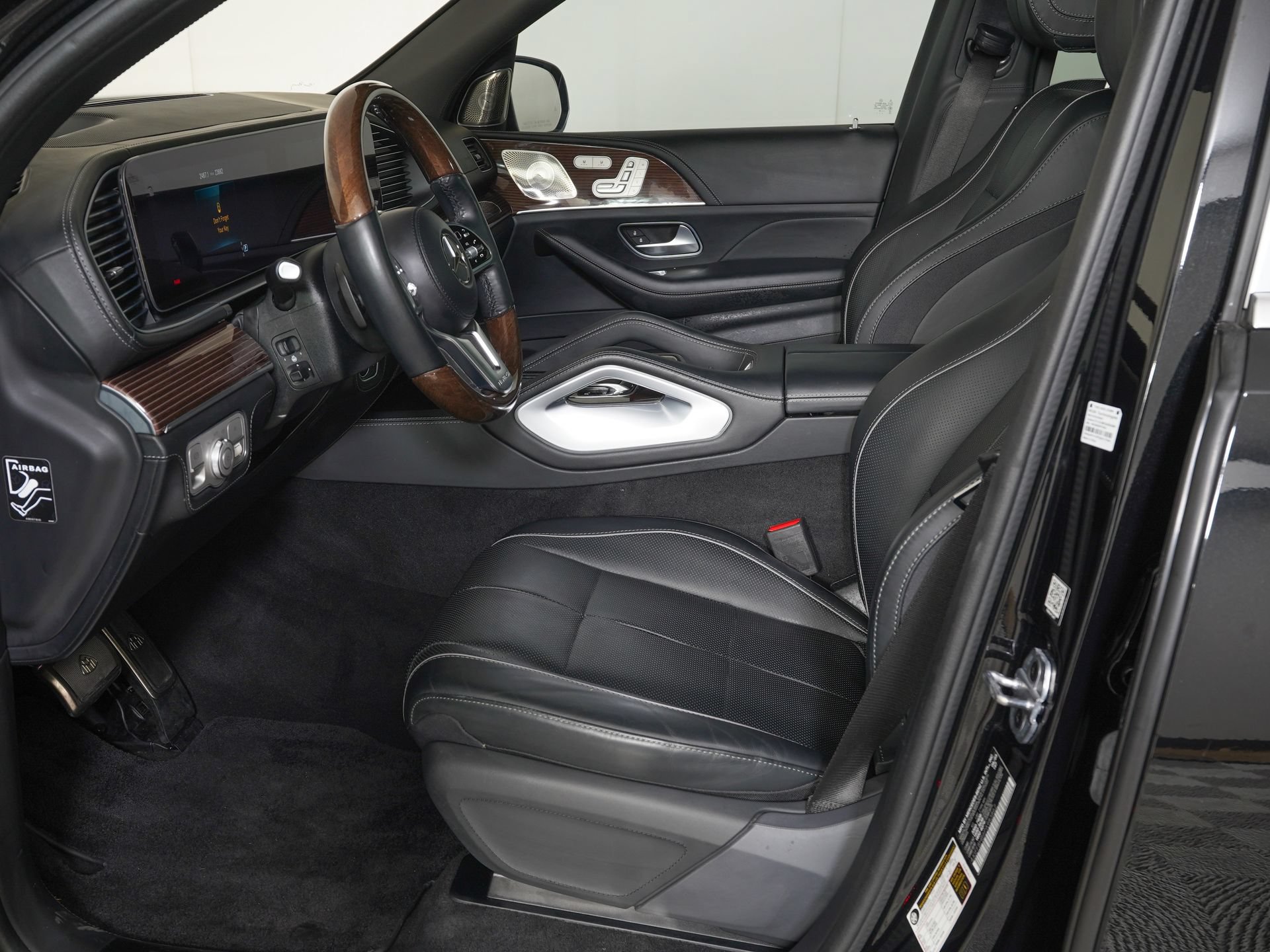 Used 2023 Mercedes-Benz Maybach GLS 600 4MATIC image 16