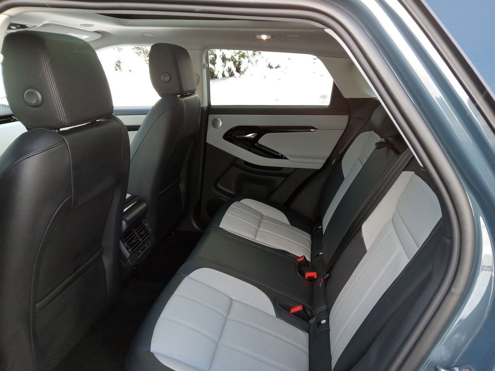 Used 2025 Land Rover Range Rover Evoque Dynamic SE AWD/4WD image 23
