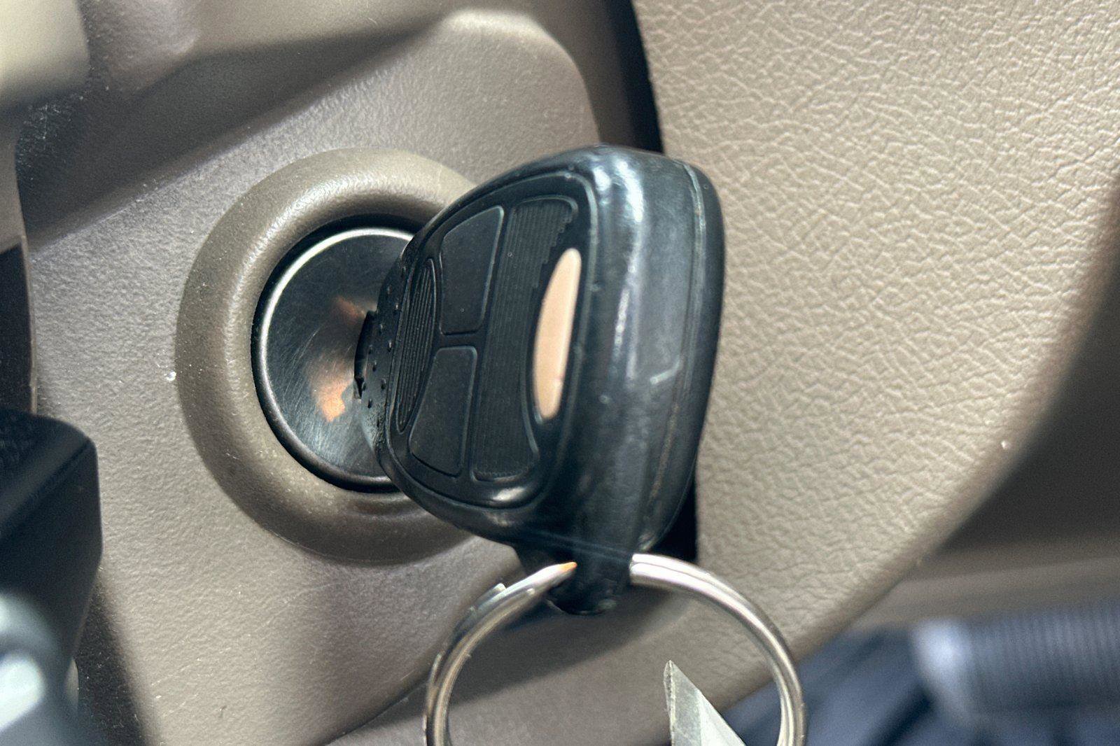 Used 2009 Dodge Caliber SXT image 22