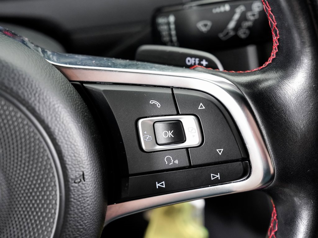 Used 2017 Volkswagen Golf S image 13