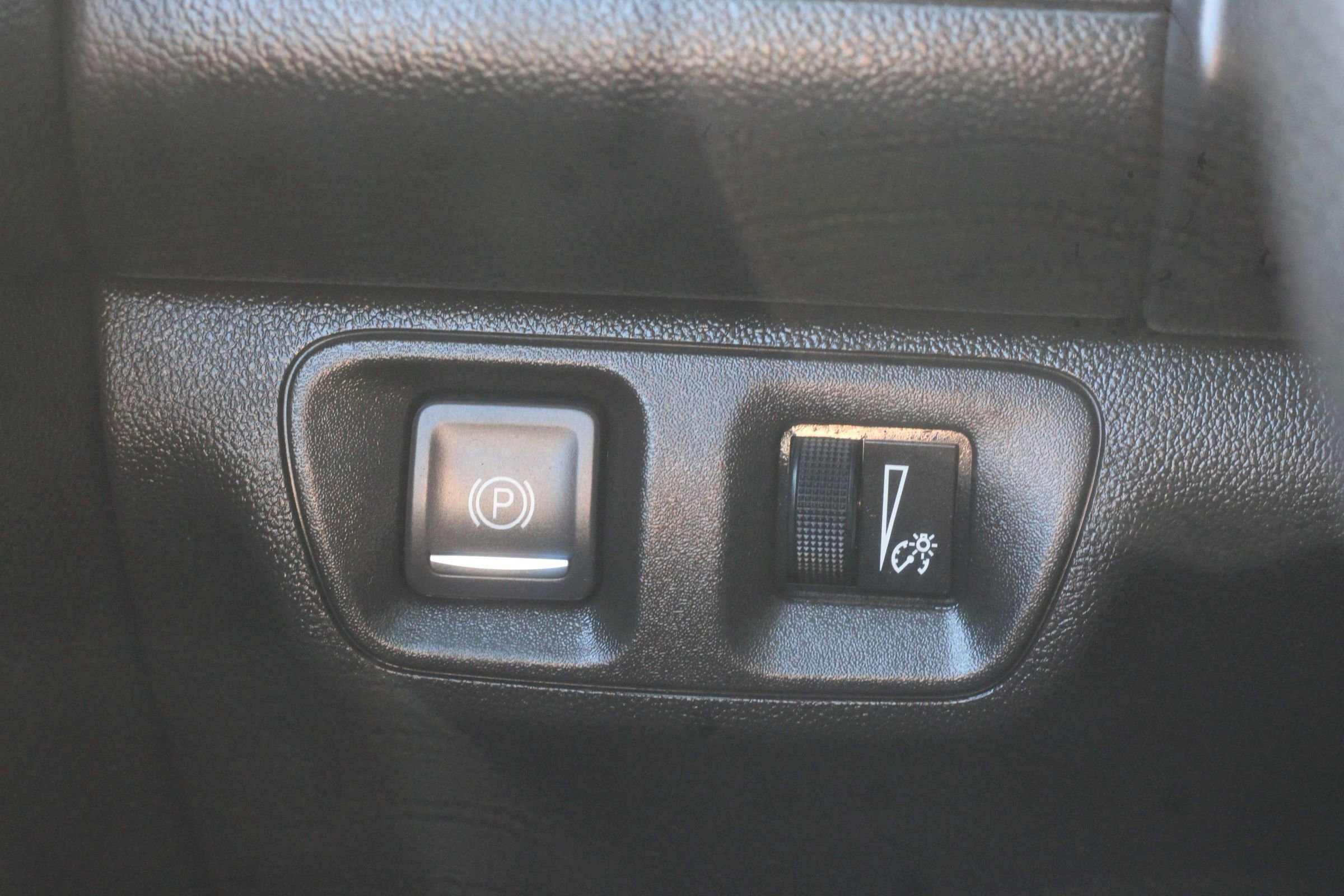 Used 2021 GMC Acadia SLE FWD image 21